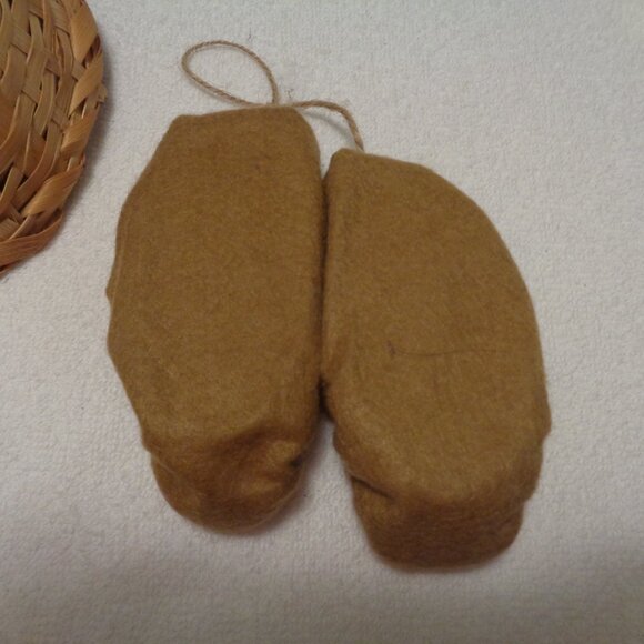 NATIVE STYLED DOLL IN SM BASKET & YOUNG MOCASSINS ORNAMENT LOT - Picture 9 of 12